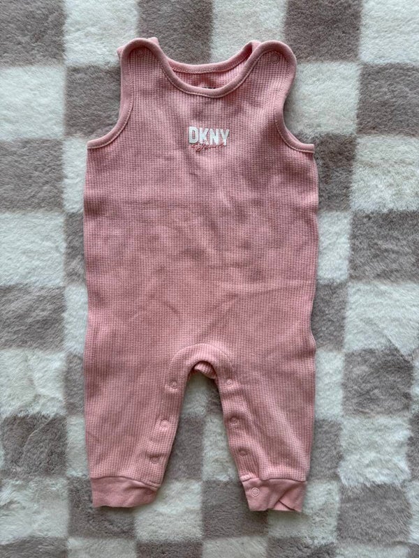 DKNY boxpak maat 6-12maand