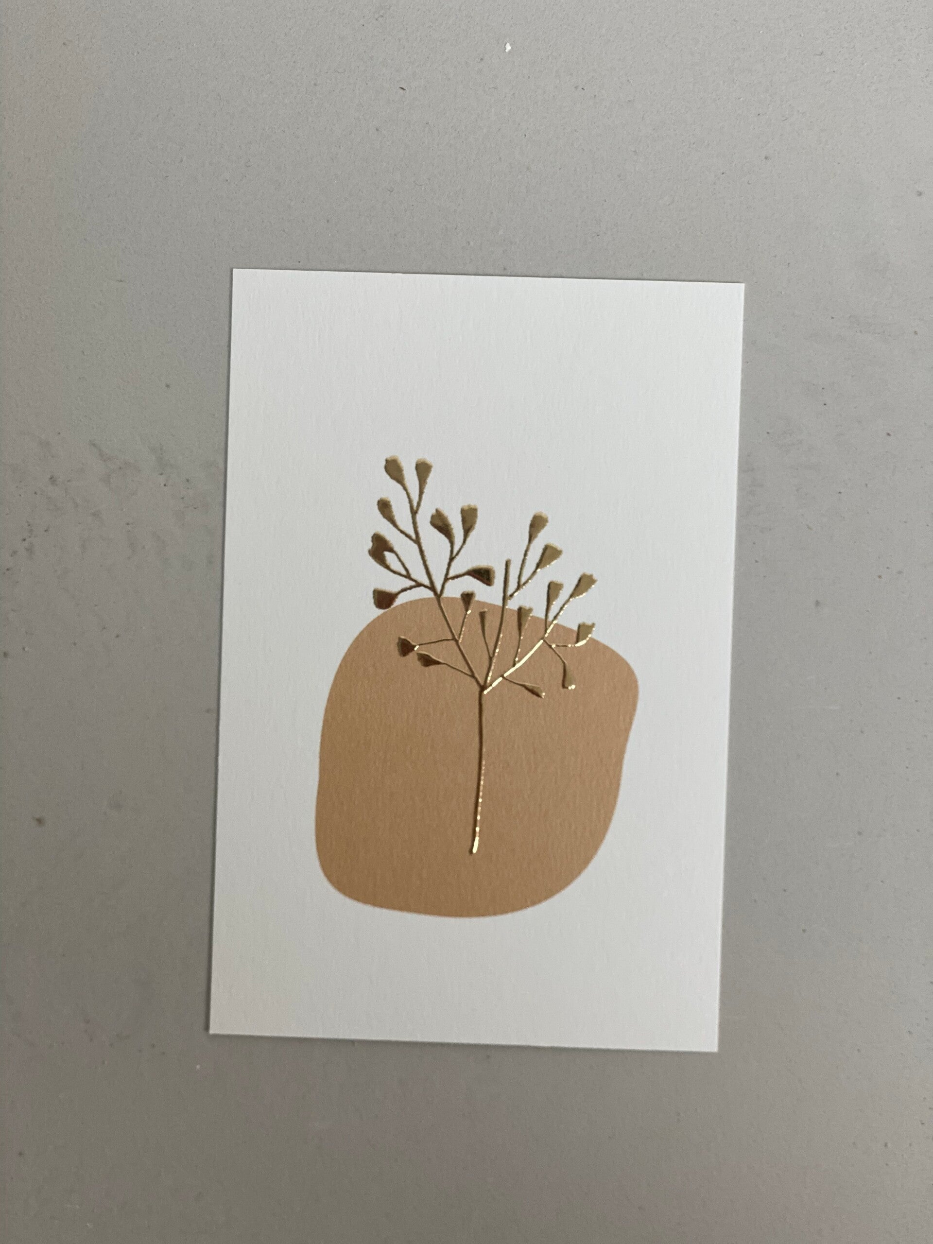 Goudfolie wenskaart warmbruin bloem