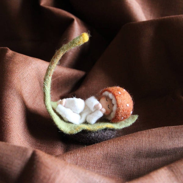 Paddenstoelbaby op blad