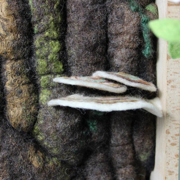 Elfenbankje  voor de boom