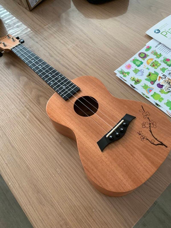 Ukulele Houten Sooraan met Accessoires