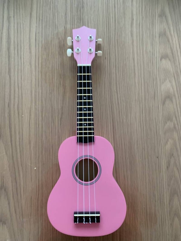 Ukulele pakket kleur Roze met accessoires