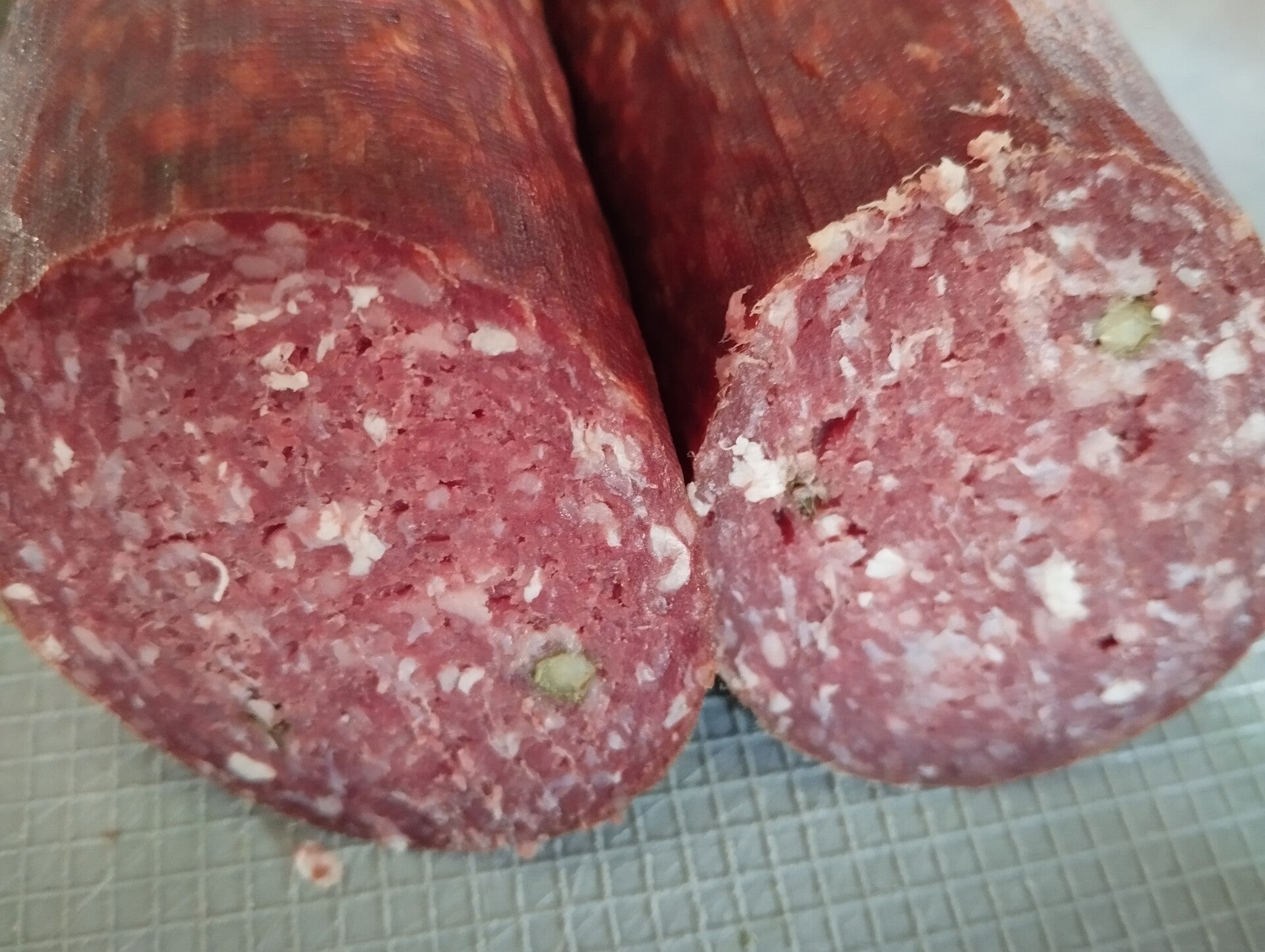 Salami mit Pfeffer vom Zwergzebu 100% Rindfleisch