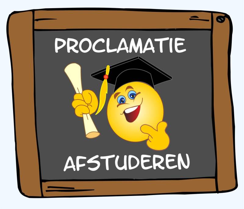 Schoolbord afbeelding voor proclamatie en afstuderen met diploma en vrolijke smiley voor scholen in België
