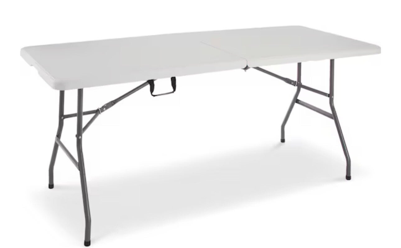 6’ folding table / Table pliante 6’