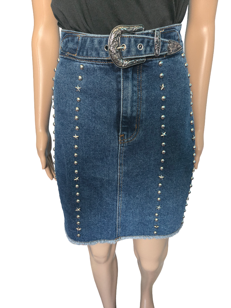 Jupe en jean cloutée avec ceinture
