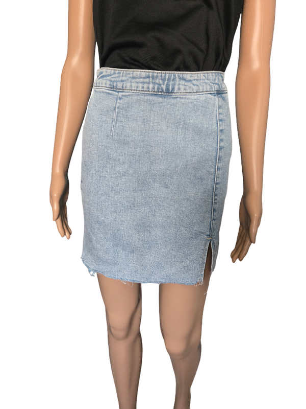 Jupe en jean bleu clair fendue