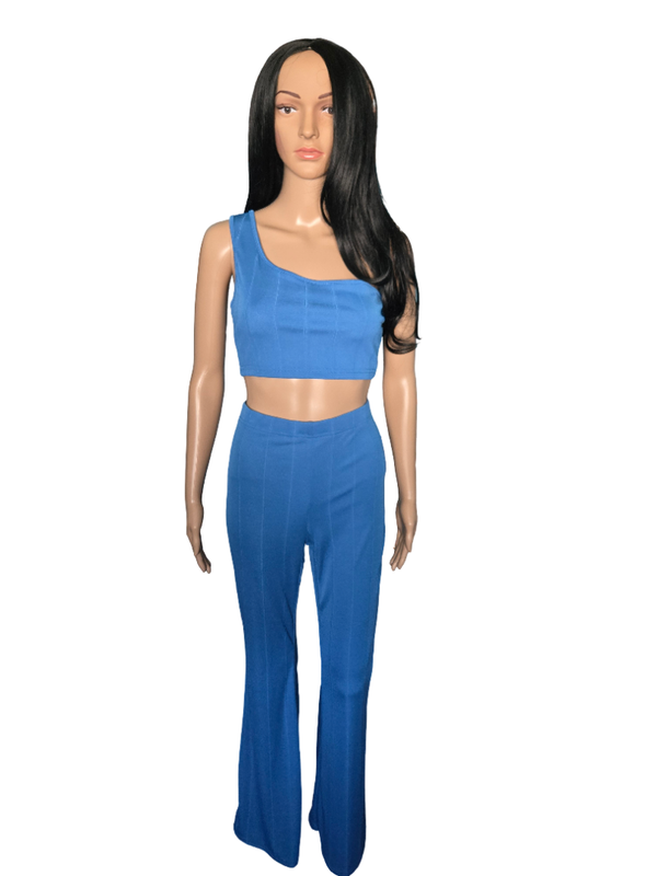 Ensemble bleu top asymétrique et pantalon fluide