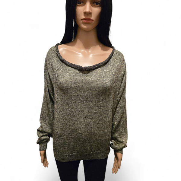 Pull maille doré brillant col large