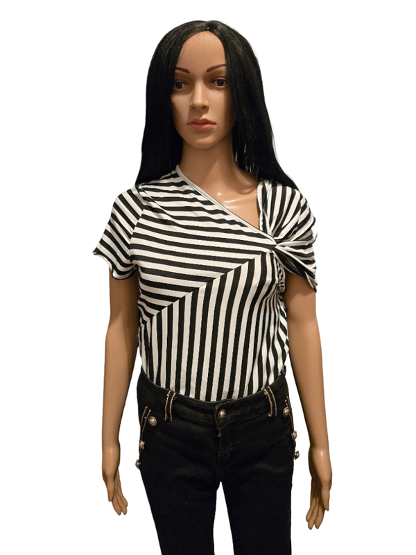 Top asymétrique noir et blanc à rayures – Élégance moderne