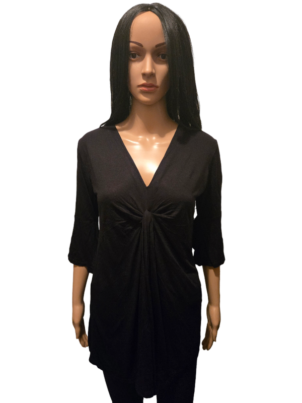 Top noir fluide col V – détail drapé chic