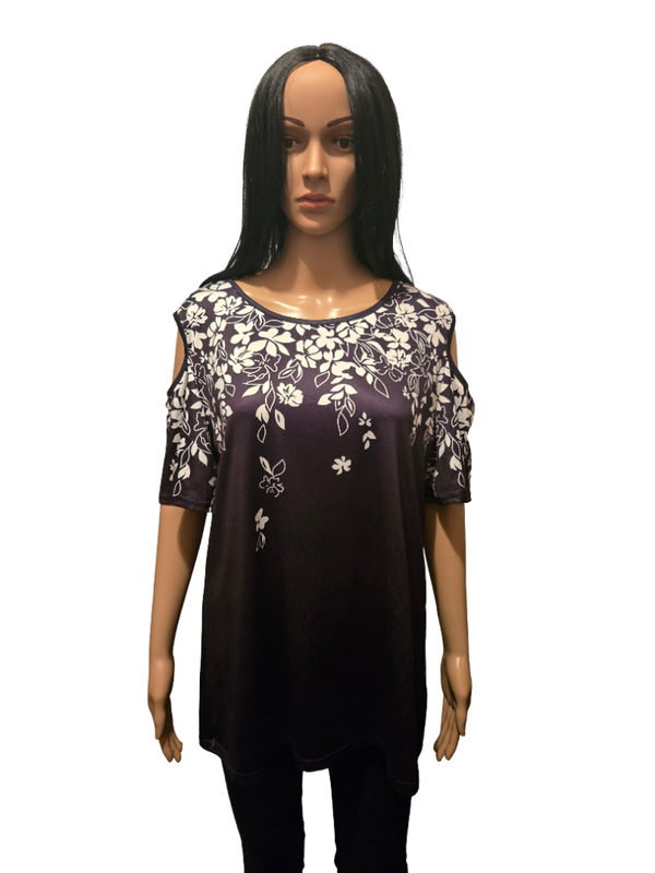 Tunique noire fluide à fleurs blanches – épaules ouvertes