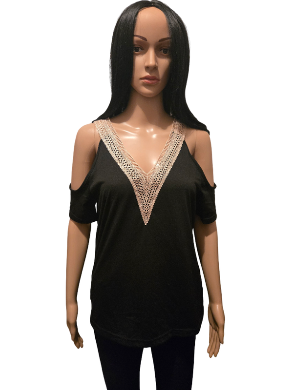 Top noir col V dentelle bohème – Épaules ajourées