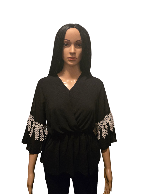 Blouse noire fluide manches dentelle – style bohème chic