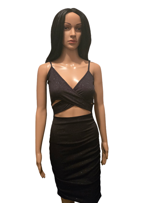 Robe noire brillante à découpes – Style soirée glamour
