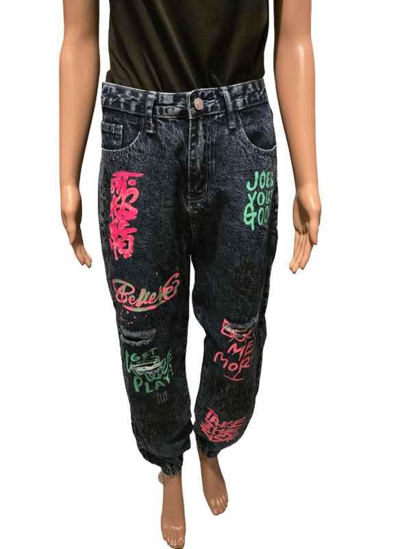 Jean noir délavé graffiti coloré – style streetwear / urbain