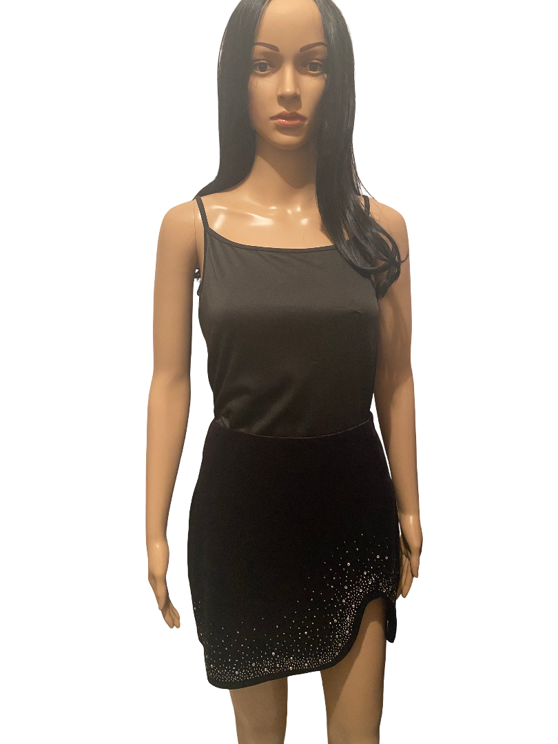 Jupe noire chic avec strass et fente élégante