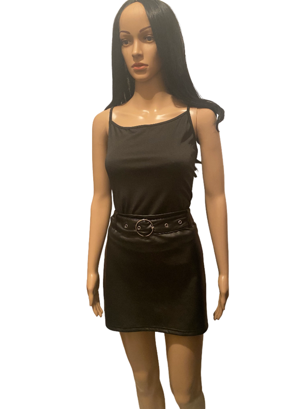 Jupe noire simili cuir avec ceinture boucle
