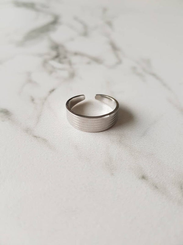 Ring fijne tekening zilver