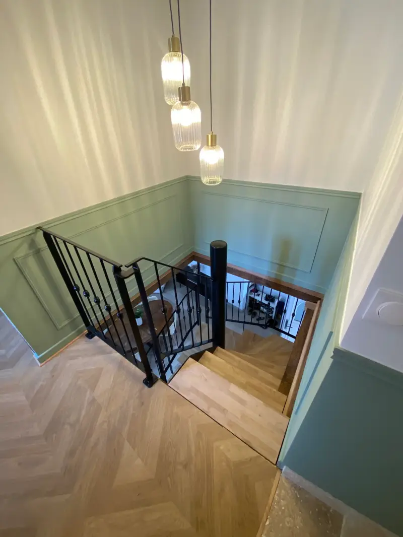 Palier d’étage rénové avec escalier métal et bois dans une maison à Meuilley 21700.