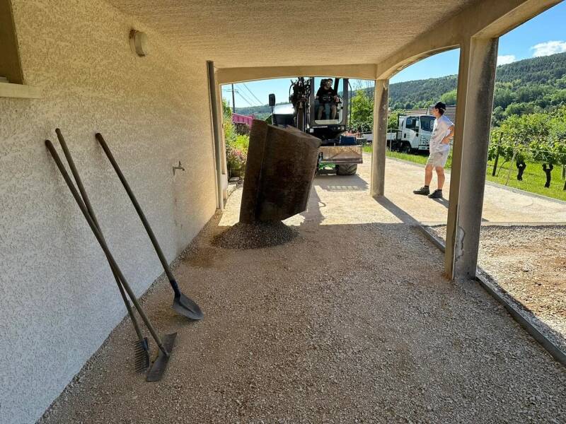 Apport de gravillons pour la création d’une cour carrossable en Côte-d’Or
