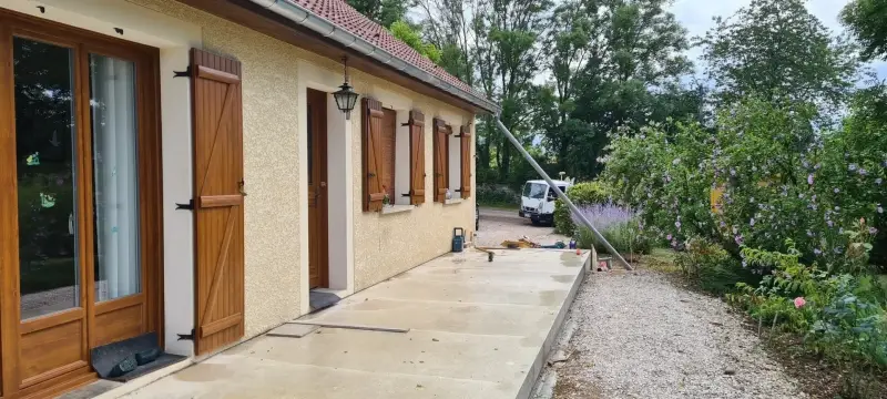 Création d’une terrasse devant une maison à Argilly 21700