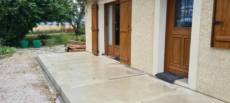 Dalle béton réalisée pour une terrasse extérieure à Argilly 21700