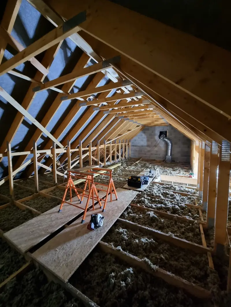 amenagement-combles-beaune-plancher-osb-et-charpente.webp