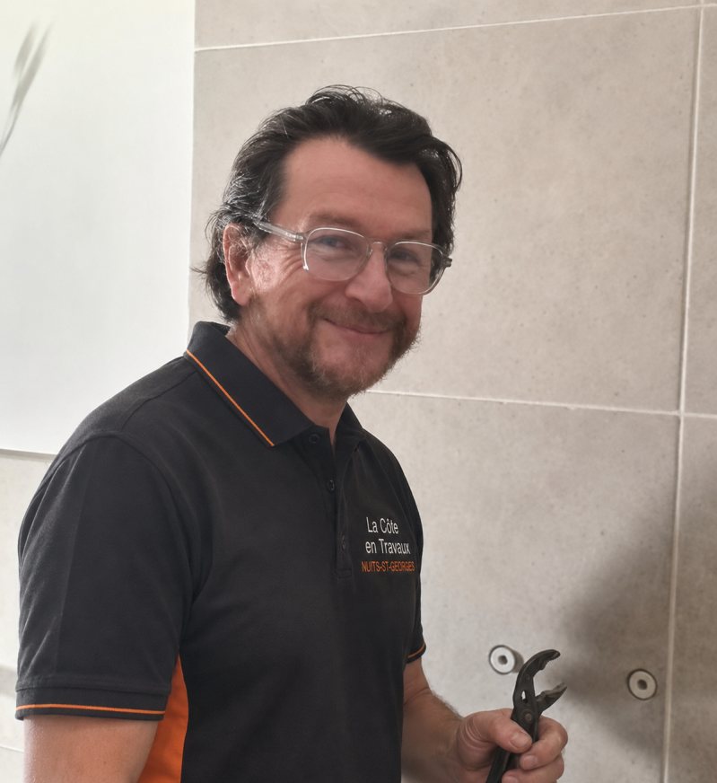 José, artisan plombier pour les travaux de plomberie et salle de bain à Nuits-Saint-Georges