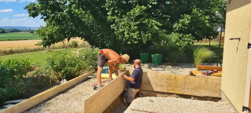 Coffrage en bois pour la création d’une terrasse béton à Argilly 21700