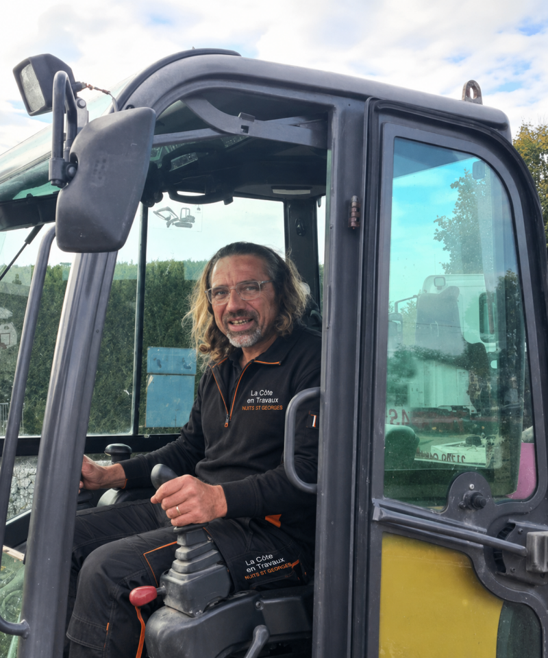 Laurent, artisan terrassier pour les travaux de terrassement et aménagement extérieur à Nuits-Saint-Georges