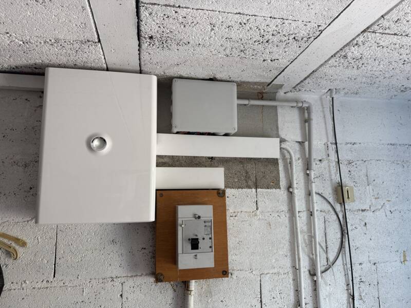 Nouveau coffret du tableau électrique installé à Nuits-Saint-Georges.