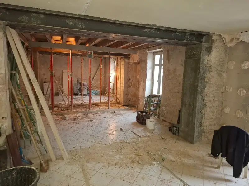 Rénovation d’une maison ancienne à Auxey-Duresses avec reprise des murs et volumes intérieurs