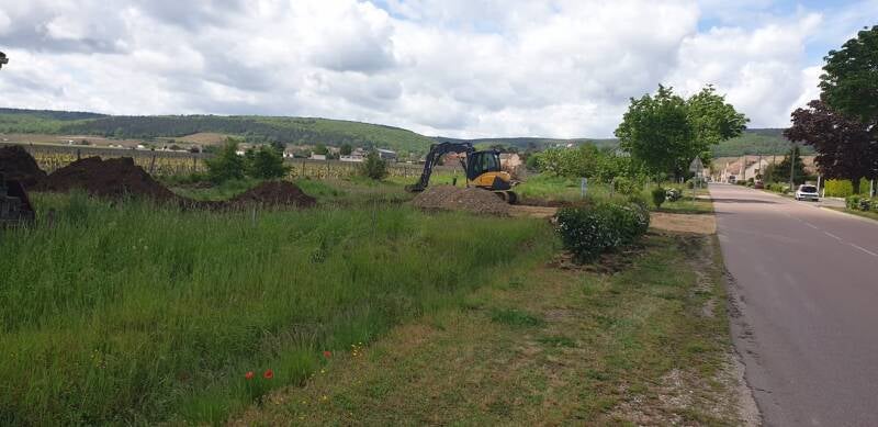 Travaux de terrassement pour la construction d’une maison bois dans les Hautes-Côtes de Beaune.