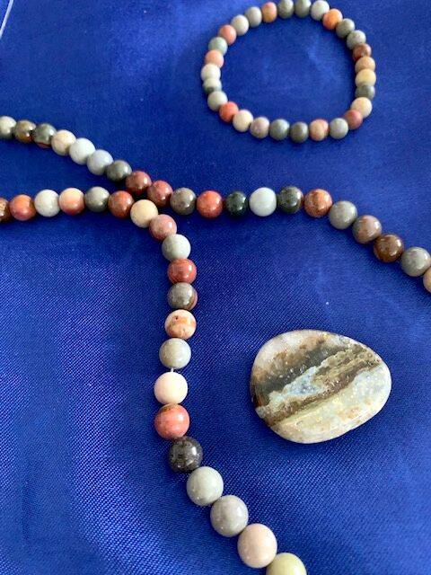 Der Heilsetein Ozean Achat als Kette und Armband