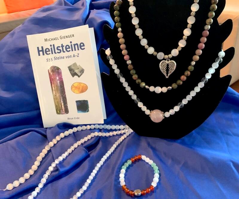 Heilstein Ketten und Armbänder mit Selenit