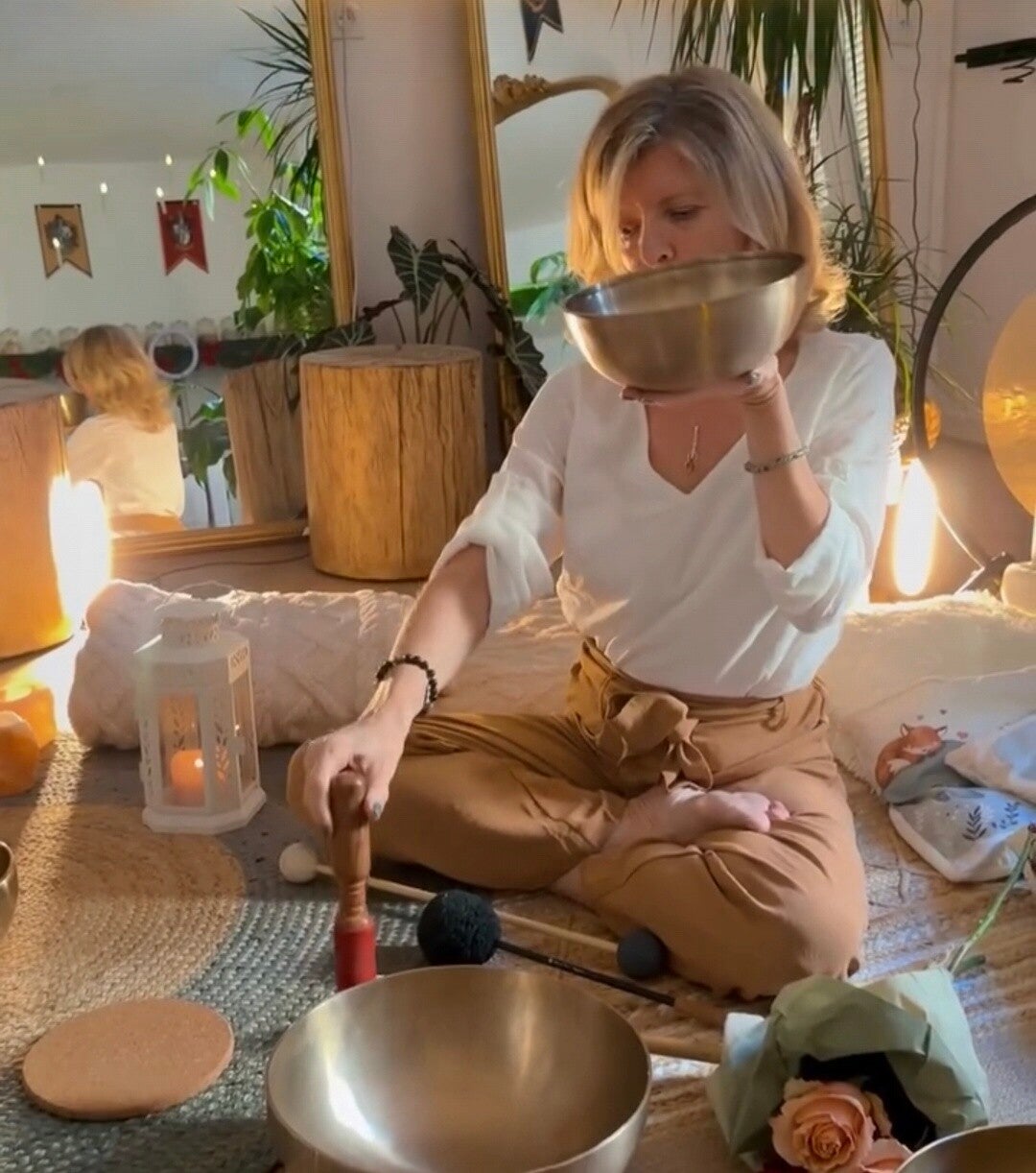 Séance de bain sonore en groupe à Nice avec bols tibétains et handpan
