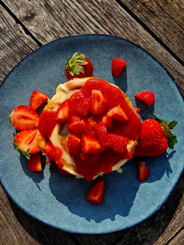 Strawberry cheesecake rolls