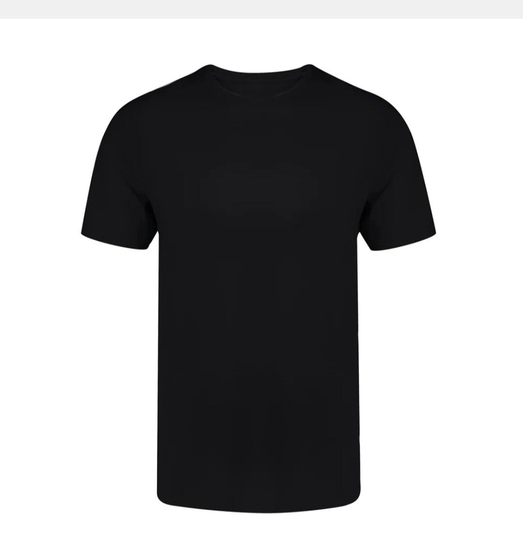 Camisetas negras o de colores.