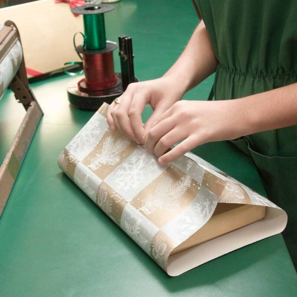 Cadeautje inpakken in cadeaupapier