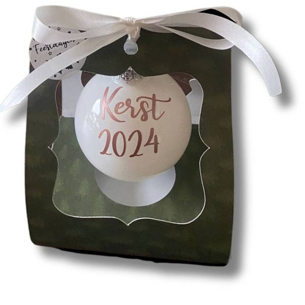 Kerstbal "Kerst 2025" - Gepersonaliseerde Glazen Kerstbal | 5,7cm