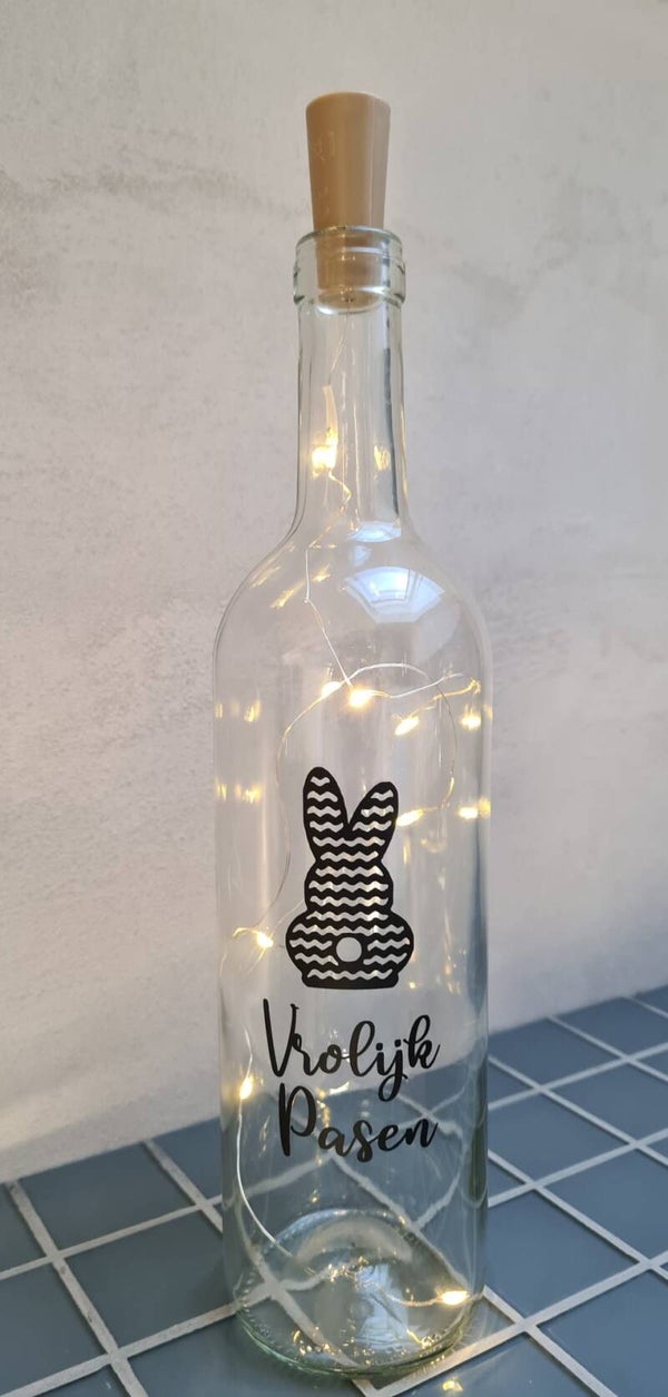 Lichtfles met tekst:"Vrolijk Pasen"