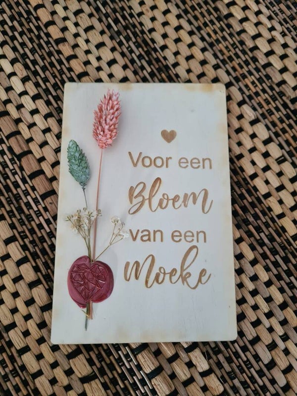 Houtenkaart Voor een bloem van een ... met droogbloemen