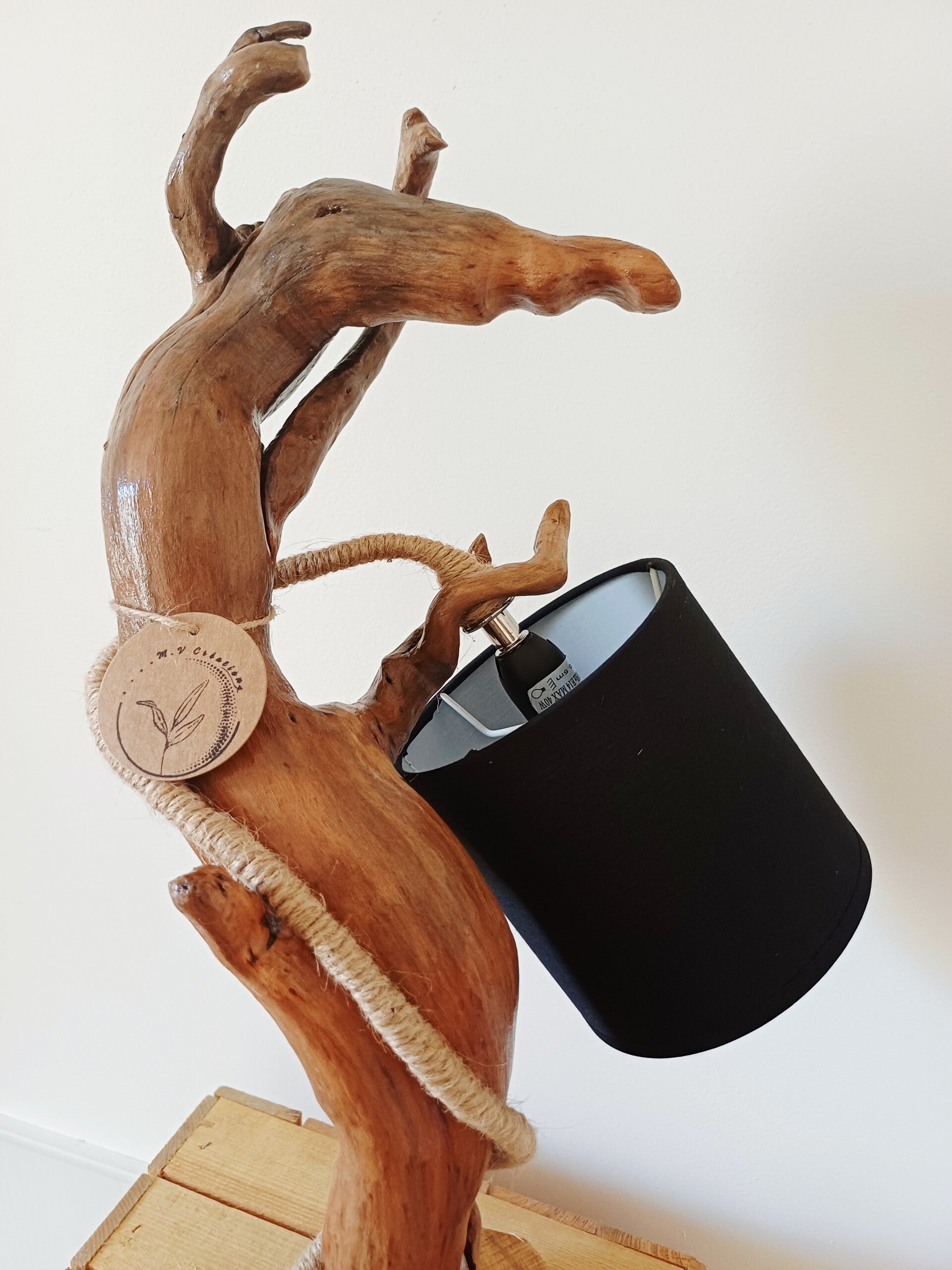 [Lam13] 💡 Lampe artisanale en bois flotté 🐉🪸