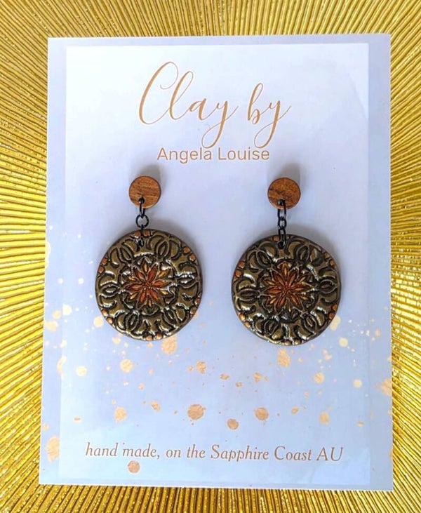 Medieval flower dangles