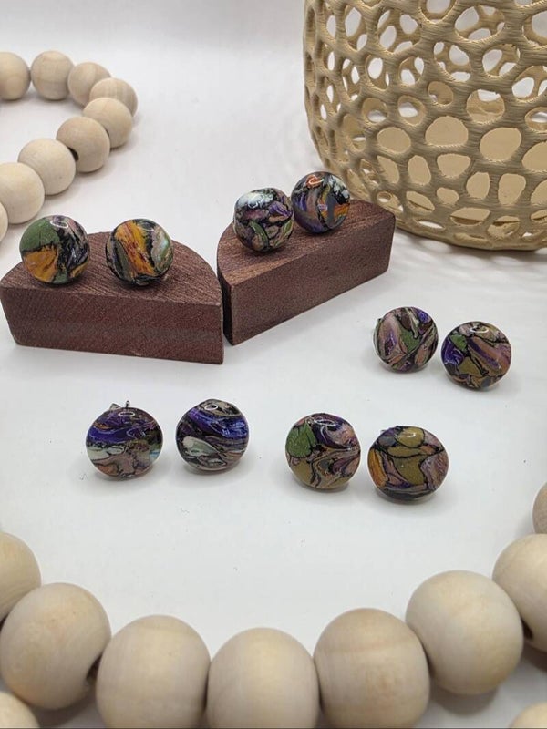 Mystique marbled stud.