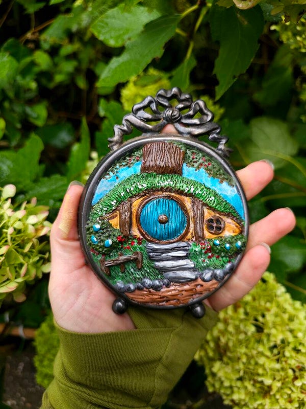 Sculpture art " Hobbit hole"