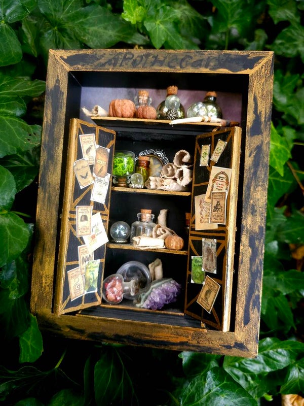 Home deco " Witch miniature Apothacary"