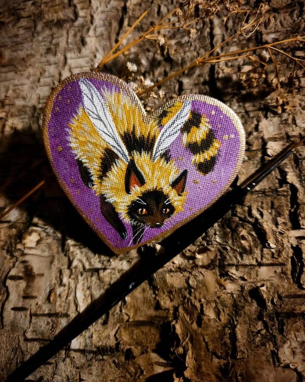 Magnet paintings " Bumblebee sneaky kitty"