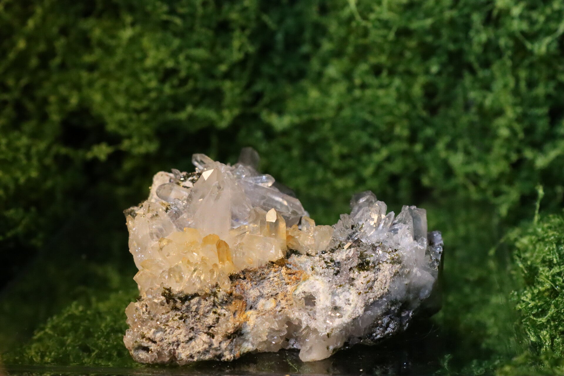 Kwarts Cluster met ijzer Oxidatie